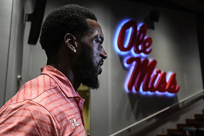 Former Ole Miss linebacker Patrick Willis named to College Hall of