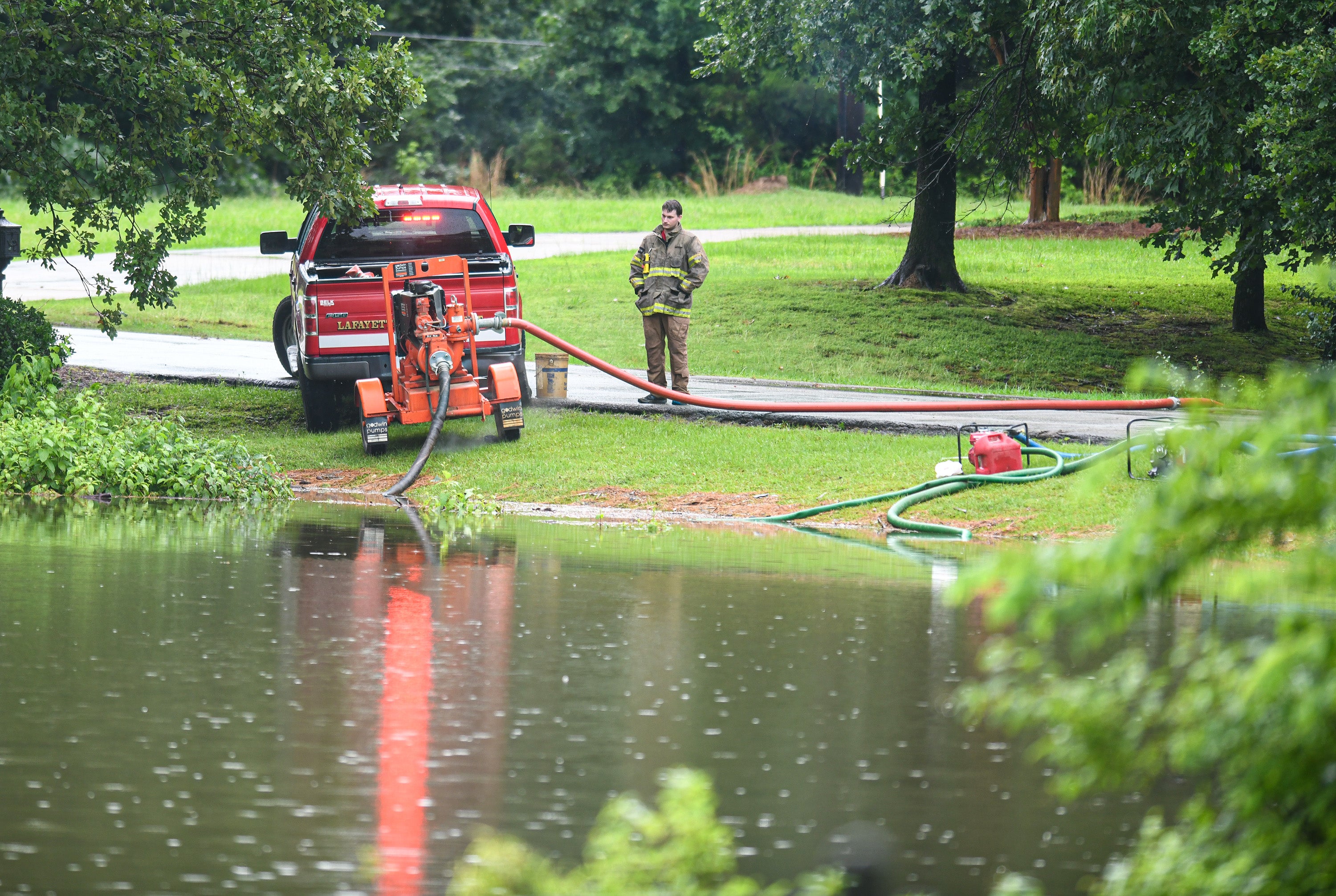 crews-battle-to-keep-lake-tara-dam-levee-from-failing-the-oxford