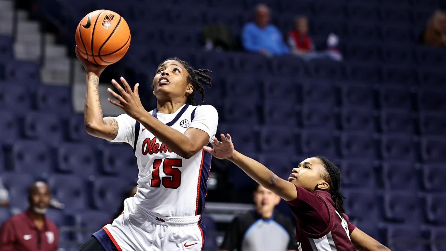 Women's Basketball Keep Winning Streak Rolling at 6-0