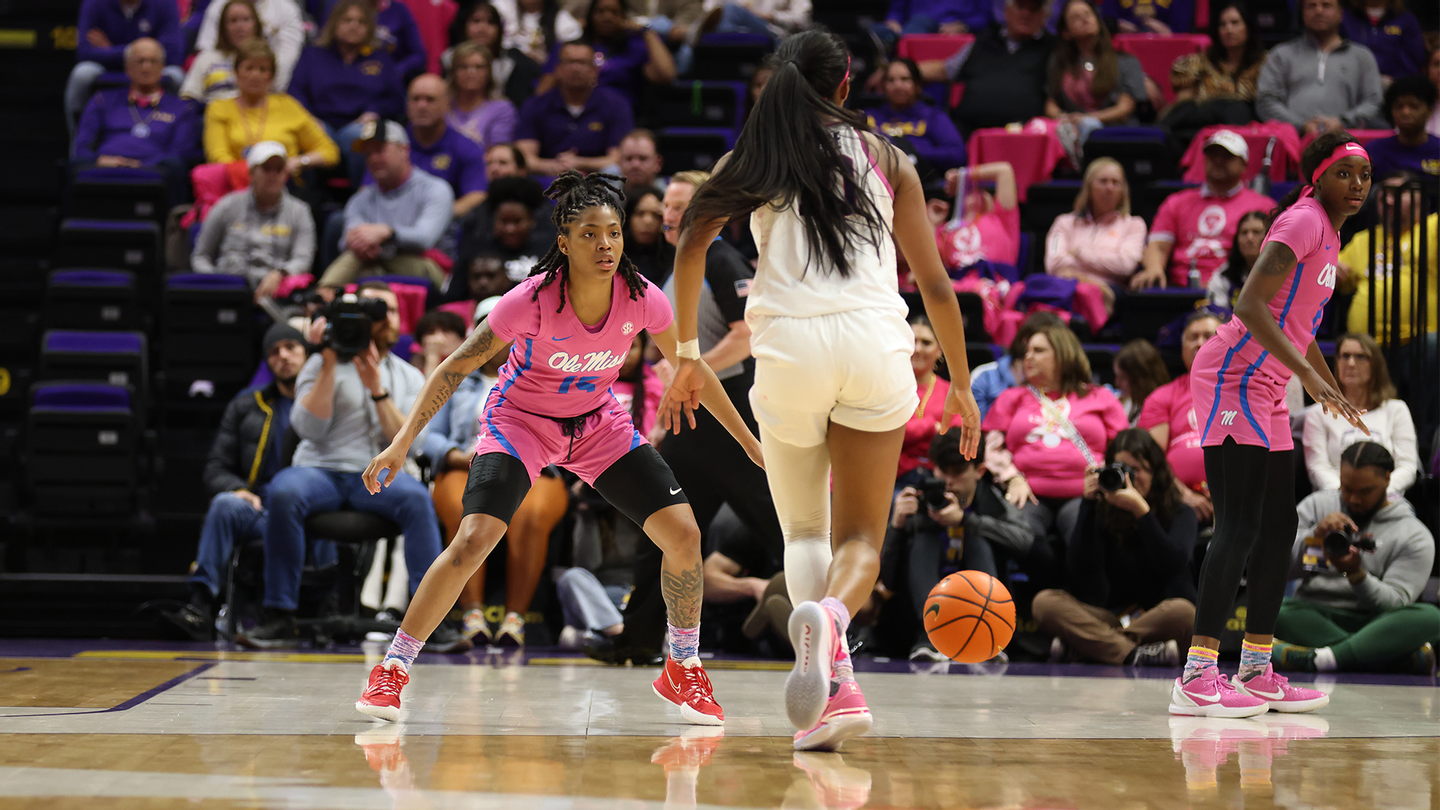 Women's basketball fights to the finish, falling at No. 5 LSU, 69-60 - The  Oxford Eagle