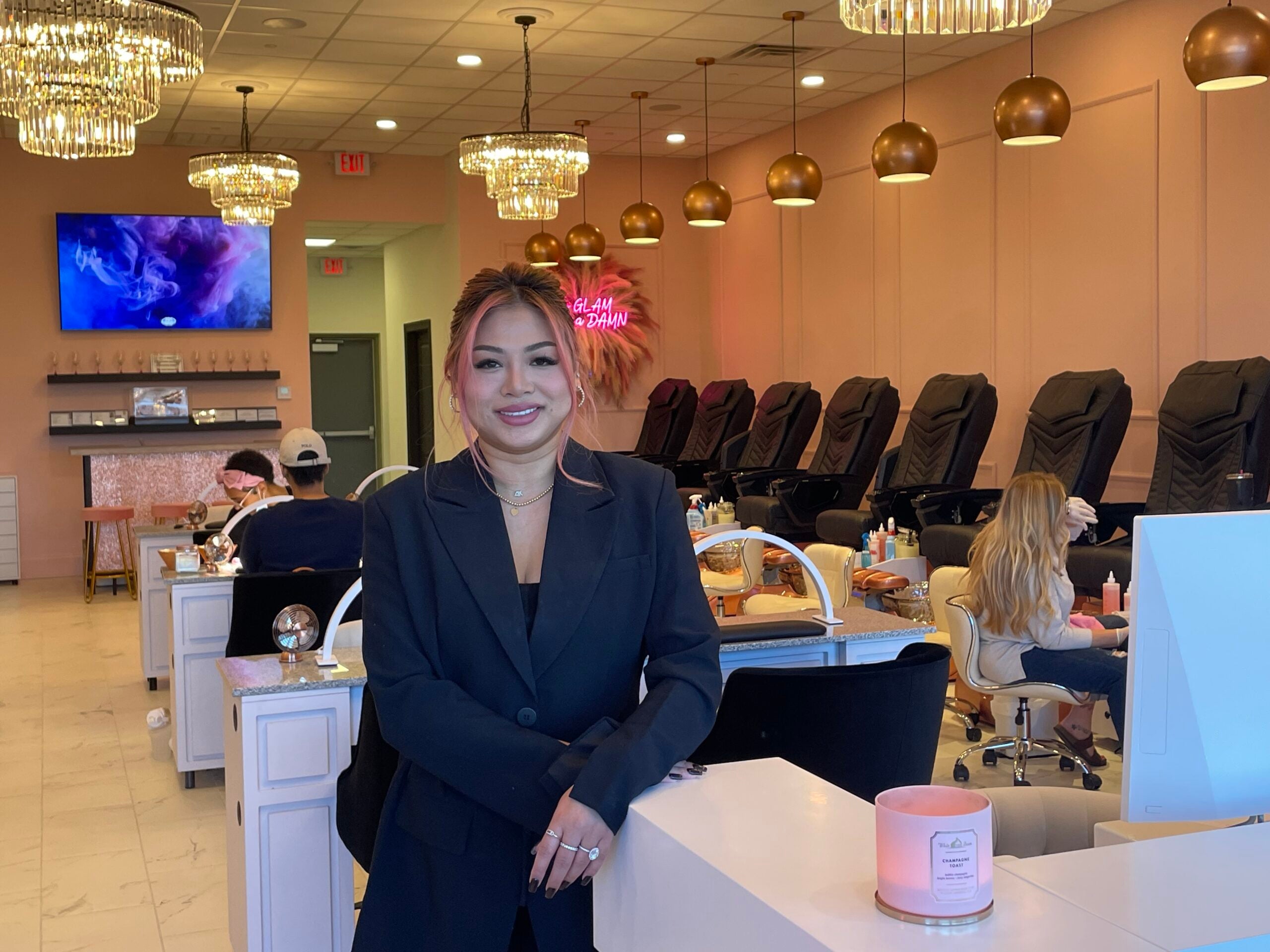 Nails And Cocktails Salon Offering Dip Nails Pedicures And More The